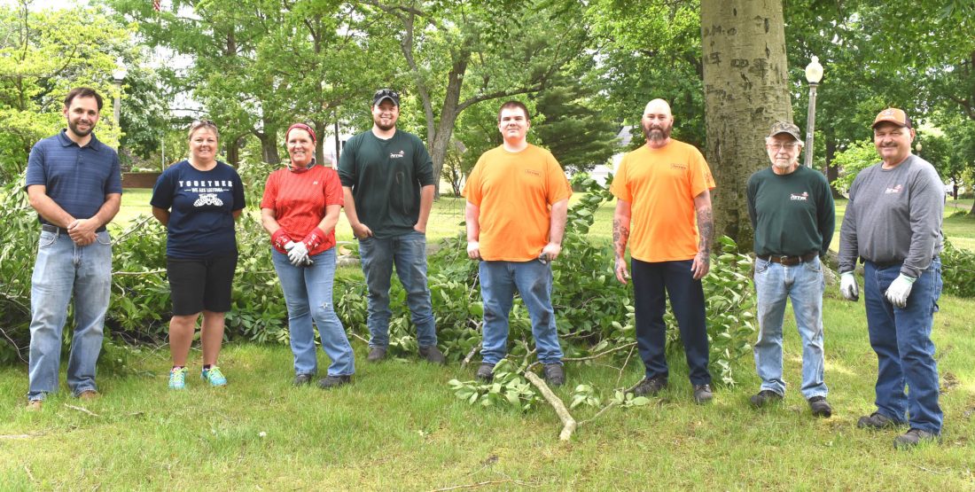 Pennex leads work day in Leetonia News, Sports, Jobs Salem News